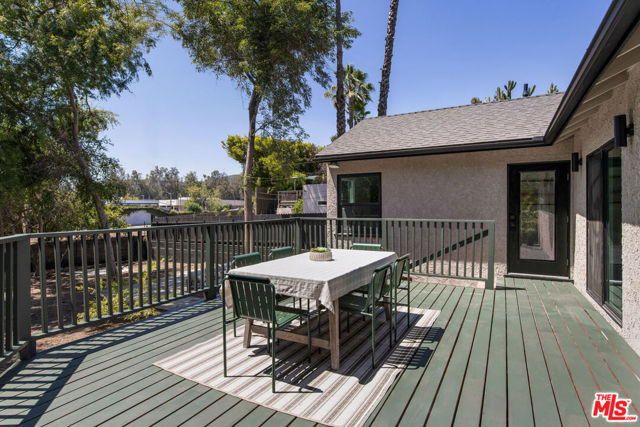 1327 Brampton Road, Los Angeles CA: https://media.crmls.org/mediaz/6e17da35-ec44-4295-ab50-4061d556210d.jpg