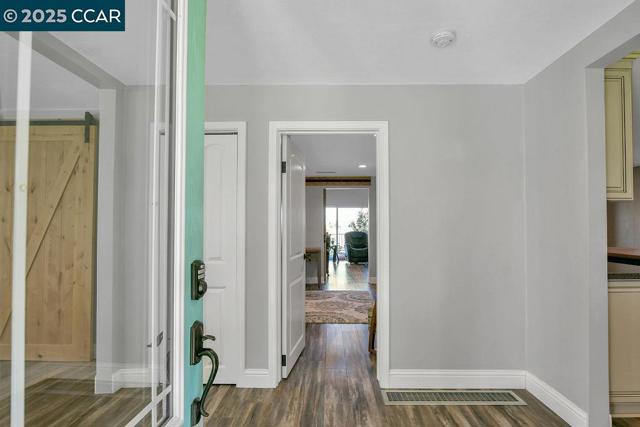 2280 Concord Ave, Brentwood CA: https://media.crmls.org/mediaz/6e184ef8-3f4c-4f2b-9046-208151f8fd33.jpg