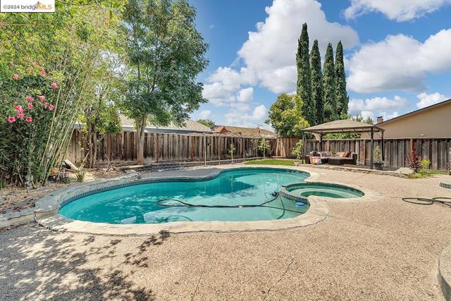 Image 29 of 39 For 3342 San Saba Dr