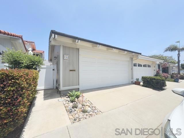 75 Catspaw, Coronado CA: https://media.crmls.org/mediaz/6e186e38-3340-495c-8b16-e5ff363d0de3.jpg