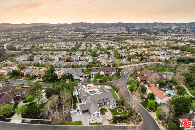 1 Falconridge Drive, Coto de Caza CA: https://media.crmls.org/mediaz/6e18ce93-f16d-40b1-8952-4e1be1ac19ed.jpg