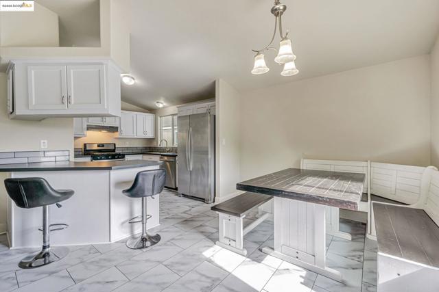 16711 Marsh Creek Rd, Clayton CA: https://media.crmls.org/mediaz/6e1924a8-cbac-4944-be4c-7b5f2991f07d.jpg