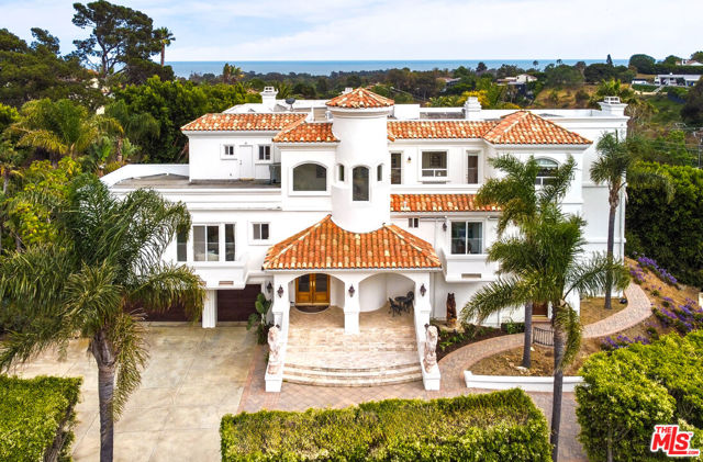 6400 Kanan Dume Road, Malibu CA: https://media.crmls.org/mediaz/6e193b57-db67-46fb-a69f-6cbc13092467.jpg