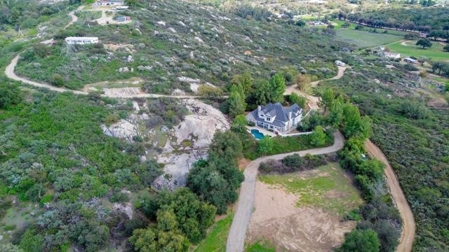 26691 Oak Trail Rd, Valley Center CA: https://media.crmls.org/mediaz/6e19a63e-46ec-406b-a4f7-6ca42f6f750d.jpg