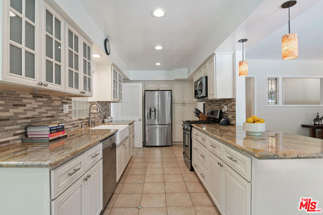 13155 Hartsook Street, Sherman Oaks CA: https://media.crmls.org/mediaz/6e19e7f1-657a-45f2-9227-1ff3f6e62119.jpg