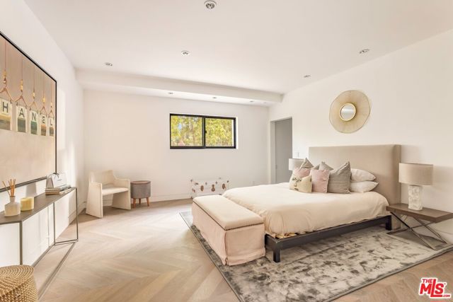 9405 Sierra Mar Place, Los Angeles CA: https://media.crmls.org/mediaz/6e1a31bb-dd96-46e5-a22f-ba983364c479.jpg