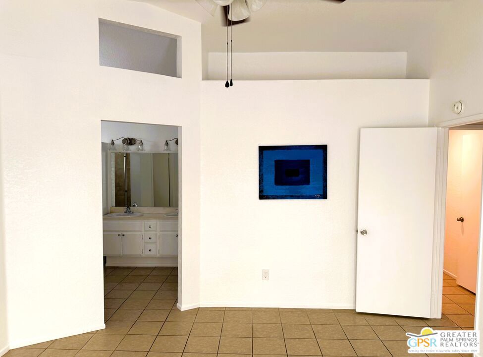 https://media.crmls.org/mediaz/6e1a3d78-6f20-4147-8750-d788b3ed9e6b.jpg?preset=X-Large