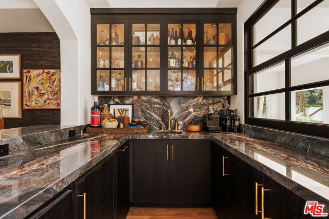 3901 Longridge Avenue, Sherman Oaks CA: https://media.crmls.org/mediaz/6e1ab356-c0c7-4505-a113-82c6eae048c2.jpg