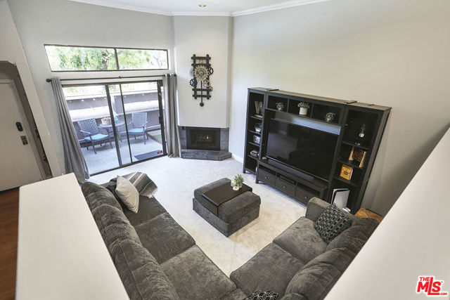 15237 MAGNOLIA Boulevard, B photo 1