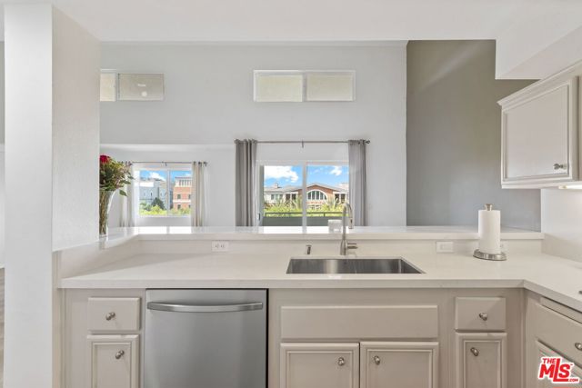1 Bed Home for Sale in Playa Vista, California