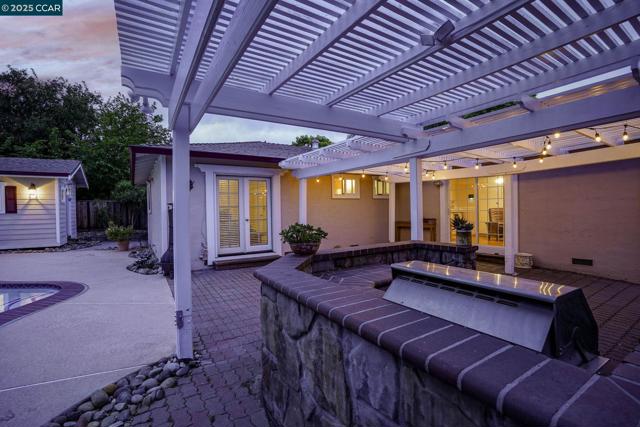 427 Dale Rd, Martinez CA: https://media.crmls.org/mediaz/6e1bd245-ccfb-4bf3-bff8-6d84f267af69.jpg