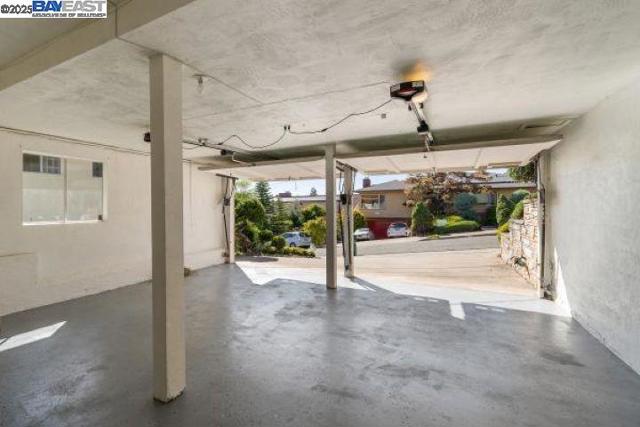 4120 Rhoda Ave, Oakland CA: https://media.crmls.org/mediaz/6e1bfd0d-4d0f-432e-937e-a7bcef155f35.jpg