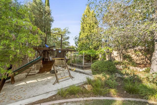 Detail Gallery Image 50 of 68 For 14773 via Bettona, San Diego,  CA 92127 - 4 Beds | 4/1 Baths