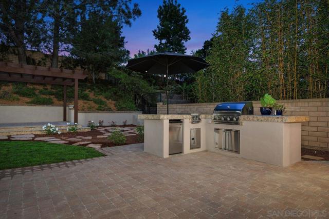 4772 Sunset Heights Ct, San Diego CA: https://media.crmls.org/mediaz/6e1d8ed2-9d4e-43d8-84e4-a338b2edeaef.jpg