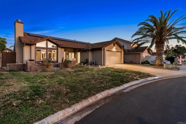 Home for Sale in Lakeside