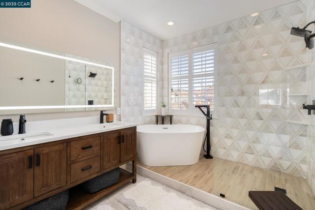 84 Plumeria Ct, Danville CA: https://media.crmls.org/mediaz/6e1e2779-8657-462a-8d61-cf4ac968e83c.jpg