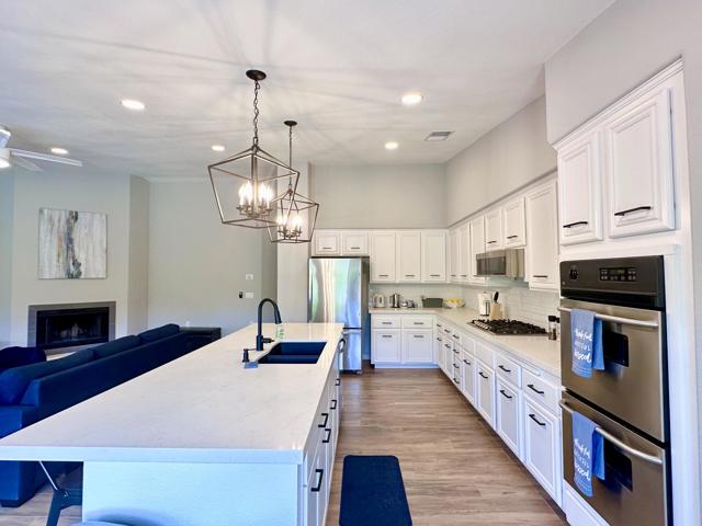 47875 Via Firenze, La Quinta CA: https://media.crmls.org/mediaz/6e1e7246-2f34-45f9-97d9-77ec87cb89c8.jpg