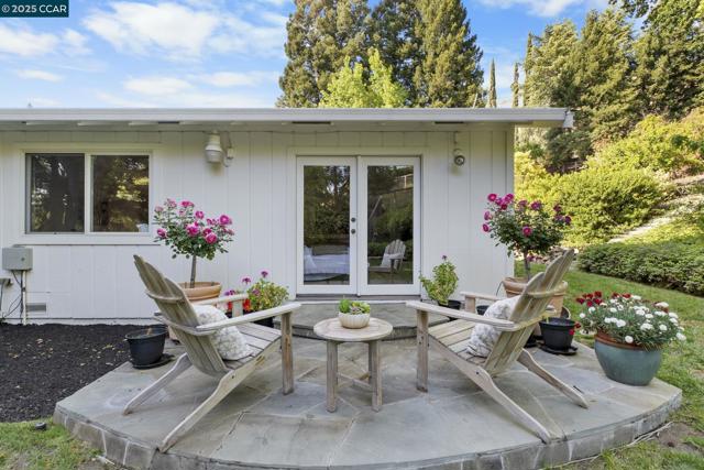 120 Heritage Oaks Pl, Alamo CA: https://media.crmls.org/mediaz/6e1ea5ce-7ab6-409b-8f54-7c6bc52c14f3.jpg