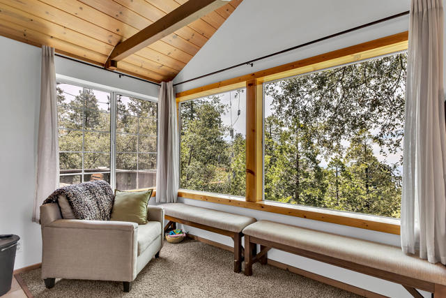 52365 Pine Ridge Road, Idyllwild CA: https://media.crmls.org/mediaz/6e1ed151-a367-4ae7-a6b8-fe3dbba2931e.jpg