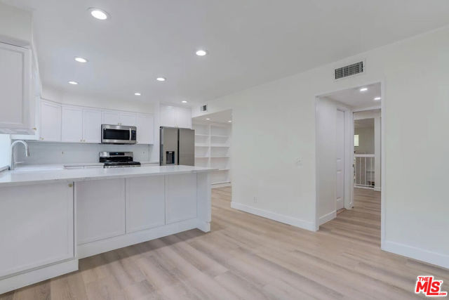 23471 Park Sorrento, Calabasas CA: https://media.crmls.org/mediaz/6e1f220e-5a10-4f9f-9a37-f141def15e68.jpg