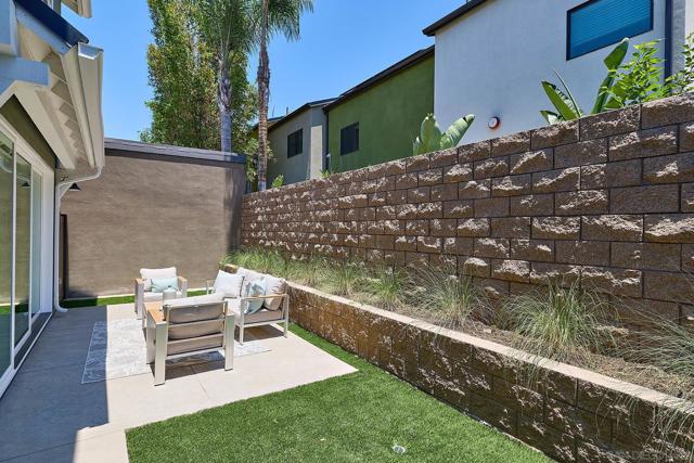 567 N Vulcan Ave, Encinitas CA: https://media.crmls.org/mediaz/6e1fd39e-9752-4710-ad71-2b0d47f7a3d1.jpg