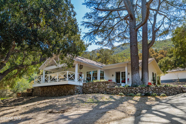 1464 Hidden Valley Road, Thousand Oaks CA: https://media.crmls.org/mediaz/6e204118-4858-4338-997b-c2d70b1201a5.jpg