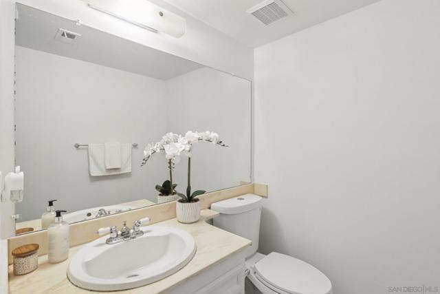 Image 15 of 35 For 5890 Reo Ter.  C