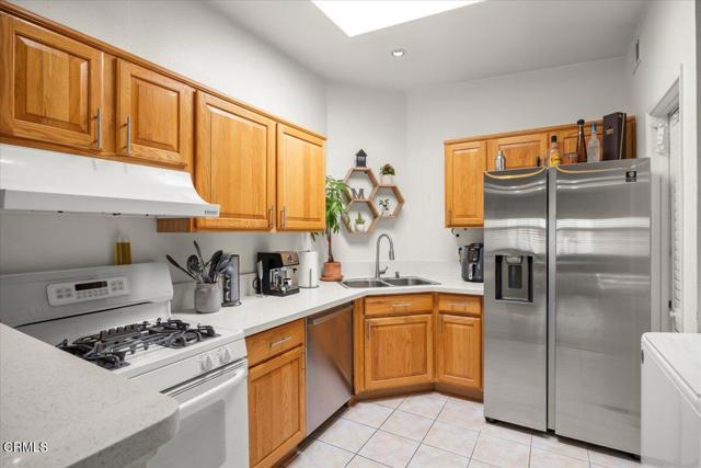 Detail Gallery Image 16 of 28 For 2930 Isle Way #B,  Oxnard,  CA 93035 - 2 Beds | 1/1 Baths