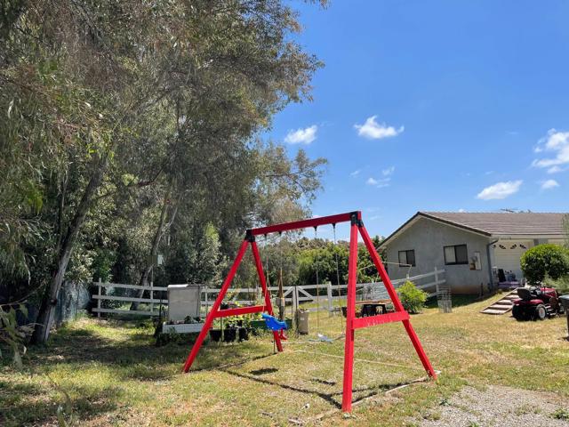 3048 Jason Road, Fallbrook CA: https://media.crmls.org/mediaz/6e20fb7d-17ee-4714-b85f-407637d0a5a2.jpg