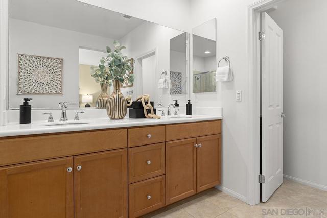 10689 New Grove Trail, San Diego CA: https://media.crmls.org/mediaz/6e21278c-f501-4f60-82a2-777beb35d851.jpg
