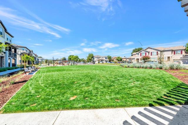 923 Layola Lane, Morgan Hill CA: https://media.crmls.org/mediaz/6e215536-b6ed-4fba-a649-11aac967709c.jpg