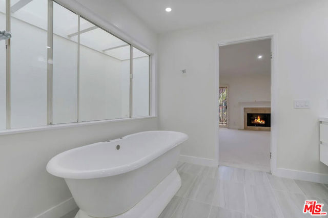 23471 Park Sorrento, Calabasas CA: https://media.crmls.org/mediaz/6e216cc8-a96c-4043-86e4-be62719ff898.jpg