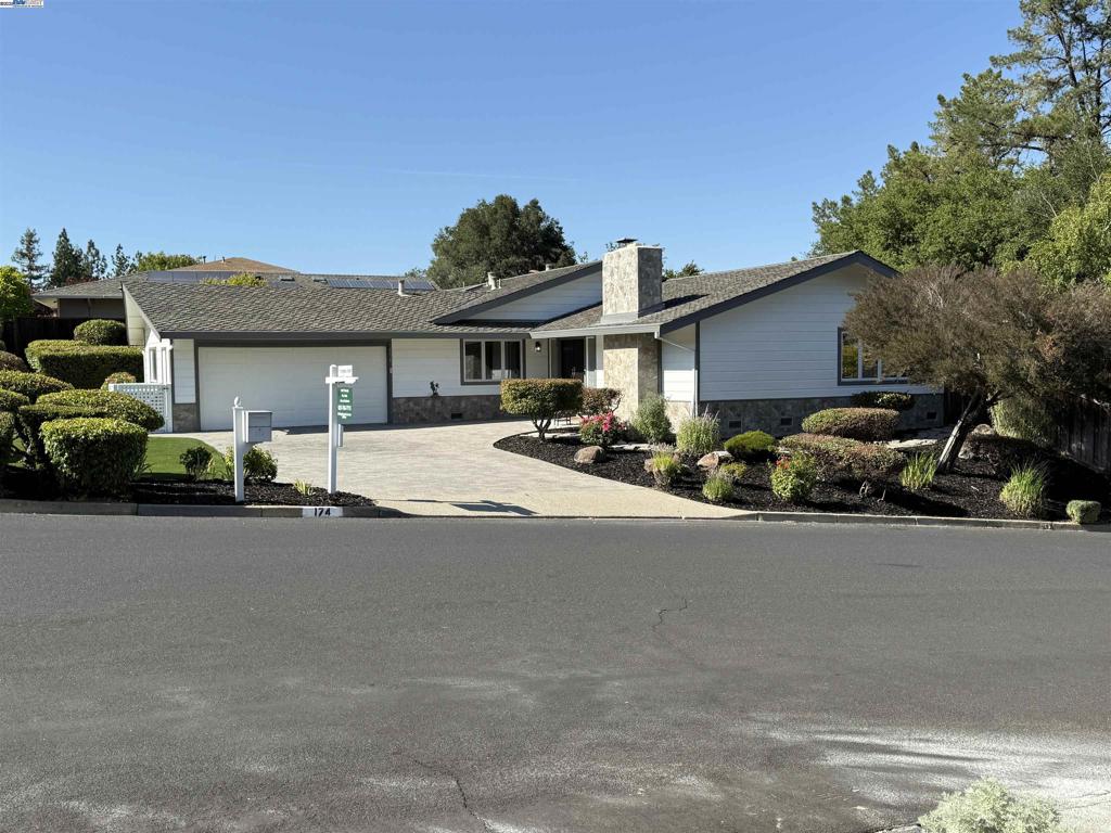174 Town And Country Dr