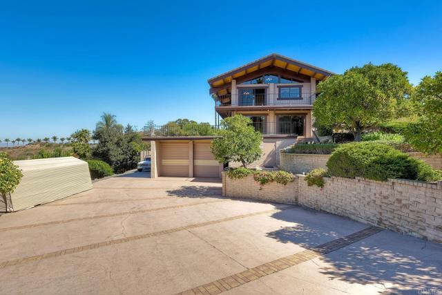 Detail Gallery Image 6 of 75 For 2335 Mirador, Vista,  CA 92084 - 5 Beds | 2/1 Baths