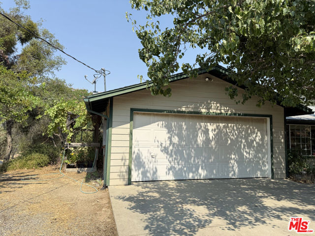 31199 Rolling Meadow Court, Coarsegold CA: https://media.crmls.org/mediaz/6e21fd08-1a0f-483a-8b4a-eeeeb47f6a01.jpg