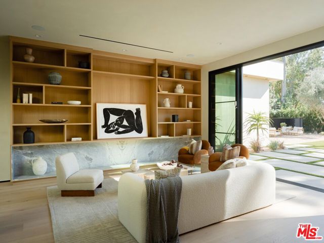 23340 Collins Street, Woodland Hills CA: https://media.crmls.org/mediaz/6e227e0e-6962-4c03-ad2f-54ef733b1470.jpg