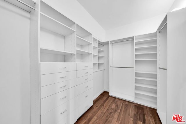 109 N SYCAMORE Avenue, Los Angeles CA: https://media.crmls.org/mediaz/6e22cd1a-b351-498d-ac56-84f80bf67c1c.jpg