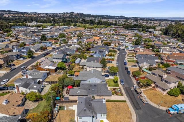 141 Knoll Circle, South San Francisco CA: https://media.crmls.org/mediaz/6e22dc85-889c-4aab-8c05-43b2c18edfe8.jpg