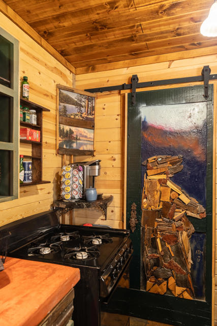 40114 Esterly Lane, Big Bear CA: https://media.crmls.org/mediaz/6e231930-804b-4b88-a0bc-5beb0e5997d8.jpg