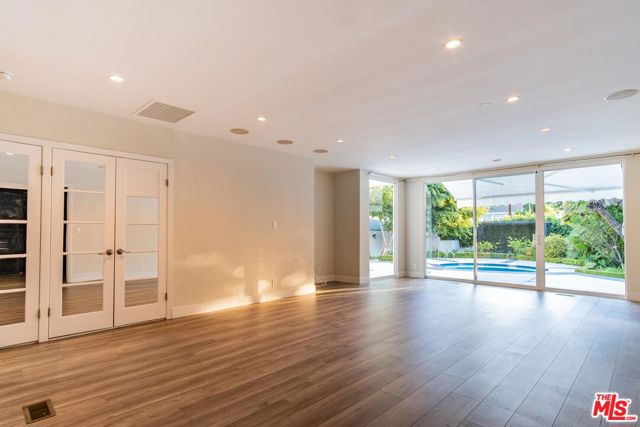 619 N RODEO Drive, Beverly Hills CA: https://media.crmls.org/mediaz/6e236b1d-2e08-40b5-9e96-3b0858dafda2.jpg