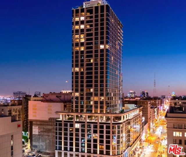 400 S Broadway, Los Angeles CA: https://media.crmls.org/mediaz/6e23794e-a537-4f83-afc8-8f6d7c95118c.jpg