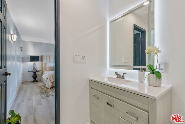 4854 Brewster Drive, Tarzana CA: https://media.crmls.org/mediaz/6e23b315-89a5-42e2-94b8-2971efe24666.jpg