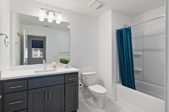 320 Circuit Way, Mountain View CA: https://media.crmls.org/mediaz/6e23bd13-7100-4411-bc2e-e2b5515cdee0.jpg