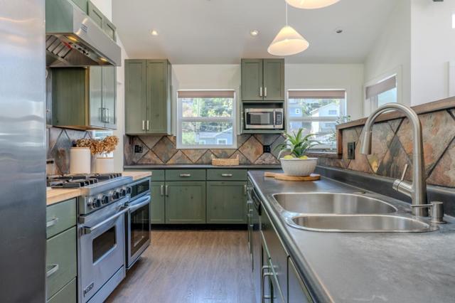 647 Canyon Drive, Pacifica CA: https://media.crmls.org/mediaz/6e23f257-16be-4efe-afb7-8003326881ef.jpg