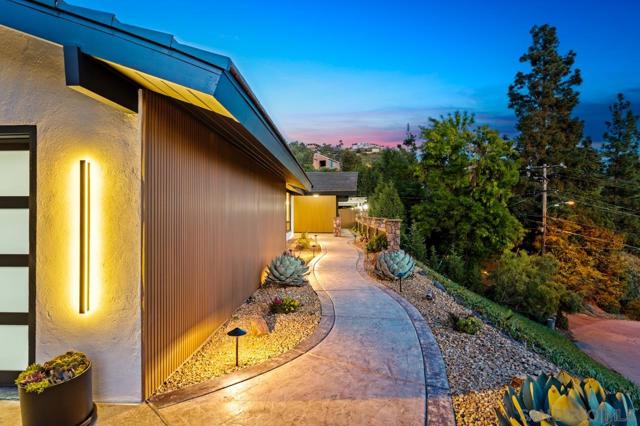4911 Beaumont Dr, La Mesa CA: https://media.crmls.org/mediaz/6e242708-0912-4cc4-a9e9-ee04b5d0e564.jpg
