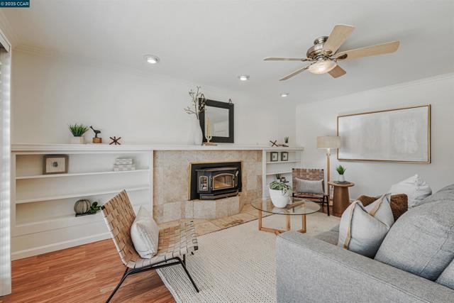 9597 Davona Dr, San Ramon CA: https://media.crmls.org/mediaz/6e250f40-61ae-4dec-abdf-5dc1994c9544.jpg