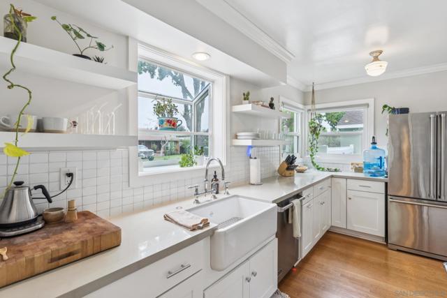 701 Catalina Ave, Santa Ana CA: https://media.crmls.org/mediaz/6e254b70-7e5f-4306-b228-a3d0f4f081cf.jpg