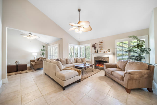 43512 Via Magellan Drive, Palm Desert CA: https://media.crmls.org/mediaz/6e259dfa-6c62-4222-b553-864c727e30a0.jpg
