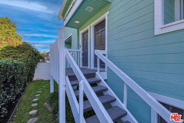 5811 Woodman Avenue, 22 photo 3