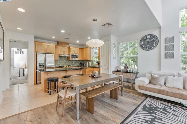 40252 Bonica Rose Terrace, Fremont CA: https://media.crmls.org/mediaz/6e25ec55-2f85-40b4-8364-80626a97f536.jpg